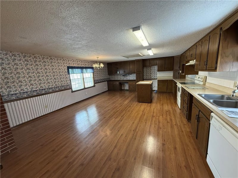 404 14th St, Atchison, KS 66002