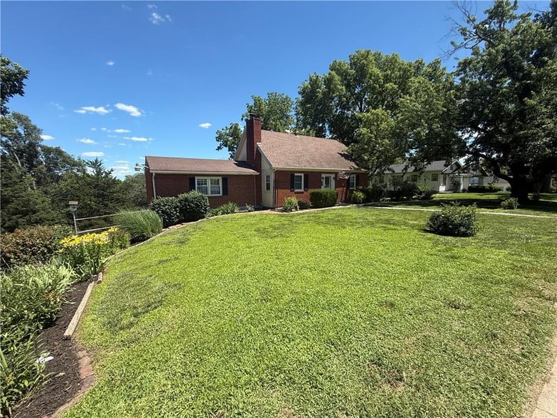 404 14th St, Atchison, KS 66002