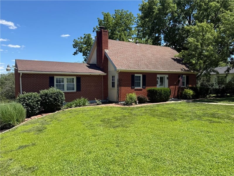 404 14th St, Atchison, KS 66002