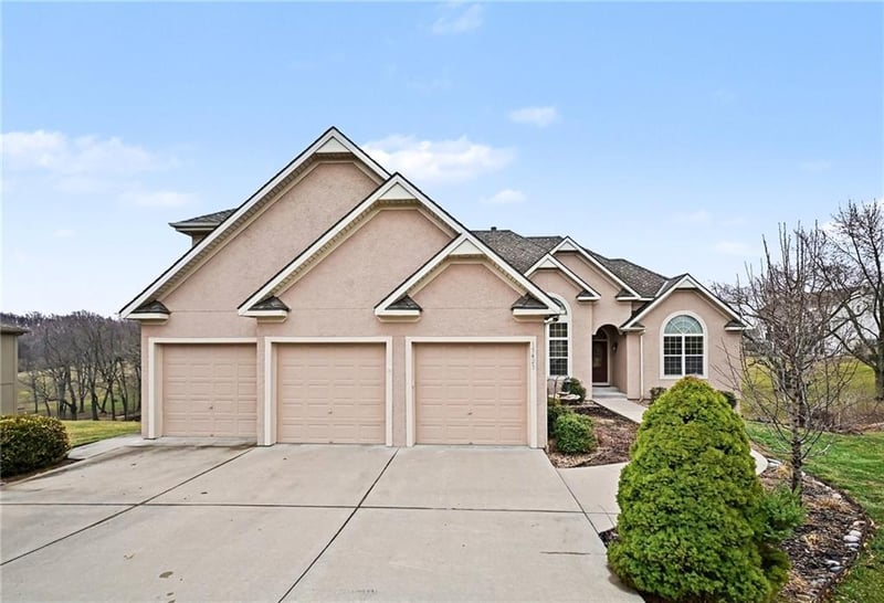 15423 N Mount Olivet Rd, Smithville, MO 64089