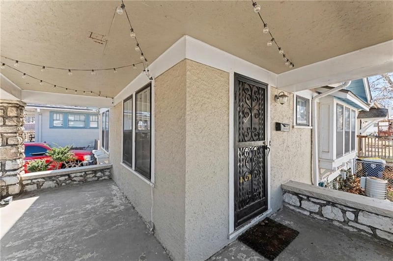 422 Kensington Ave, Kansas City, MO 64123