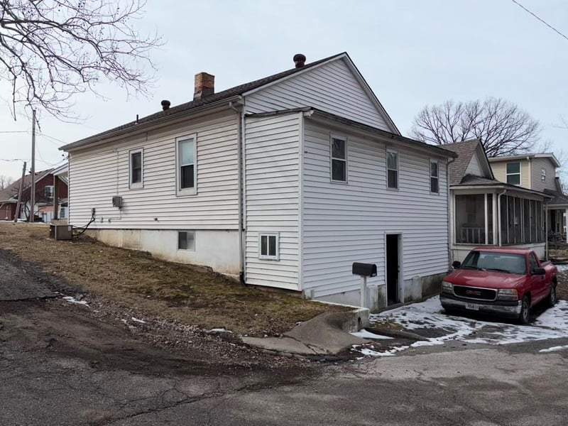 11229 Evans St, Sugar Creek, MO 64050