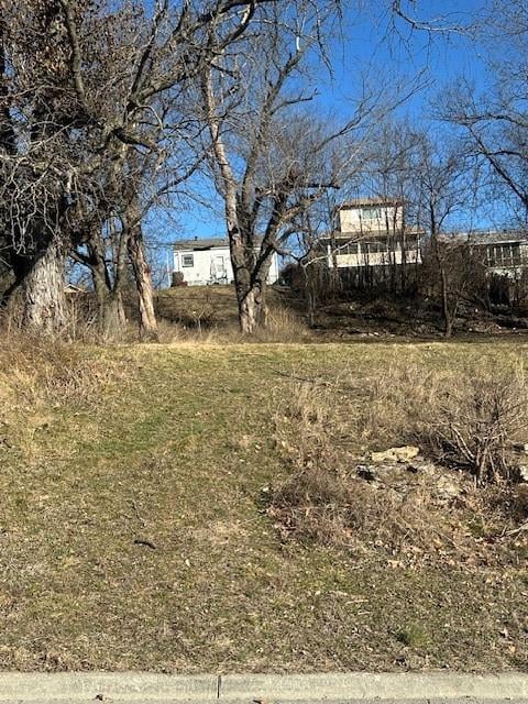 4439 Agnes Ave, Kansas City, MO 64130