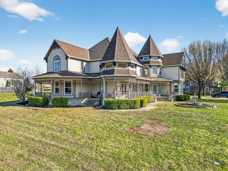 15401 Antioch Rd, Overland Park, KS 66221