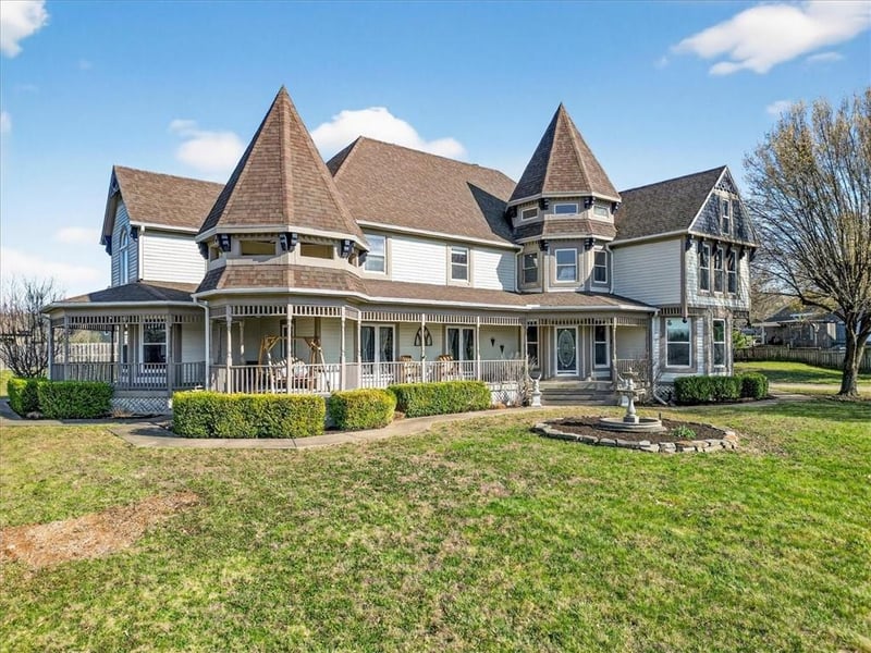 15401 Antioch Rd, Overland Park, KS 66221