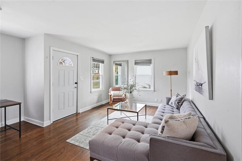 8324 Belleview Ave, Kansas City, MO 64114