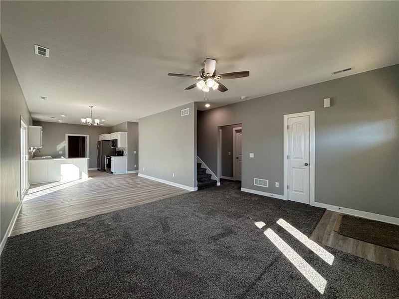 4803 Creek Woods Dr, St Joseph, MO 64507