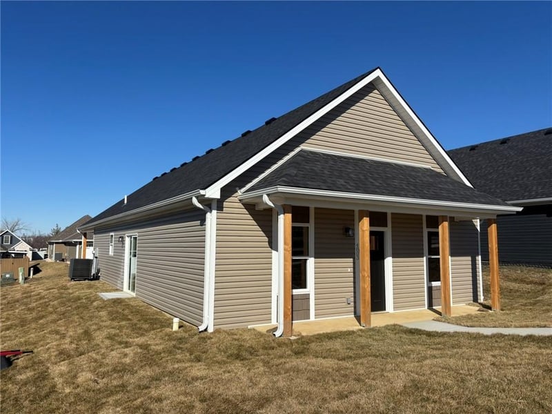 4803 Creek Woods Dr, St Joseph, MO 64507