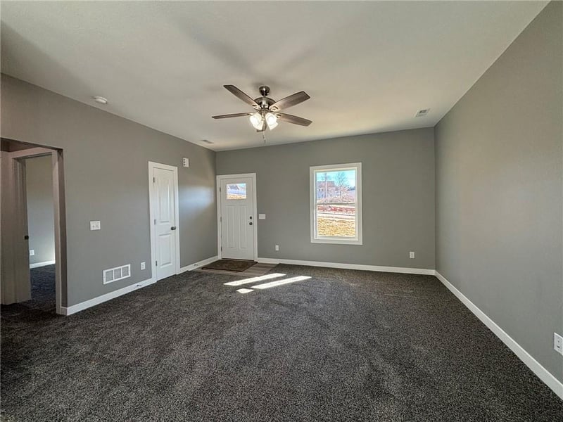 4803 Creek Woods Dr, St Joseph, MO 64507