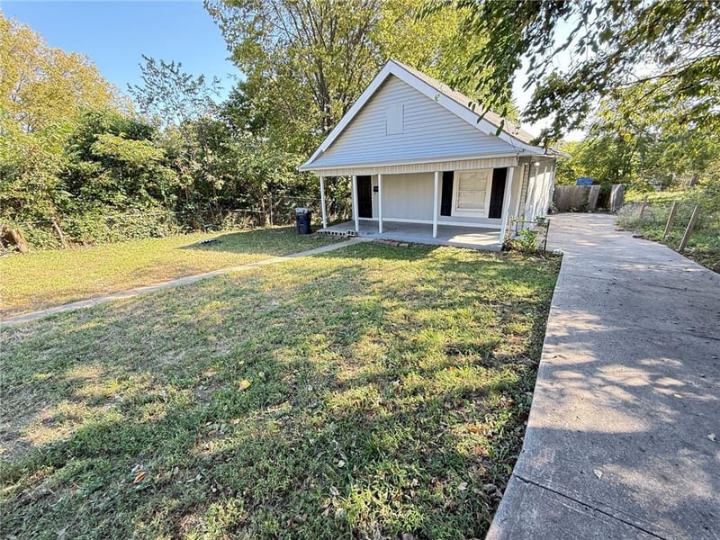 3825 56th St, Kansas City, MO 64130