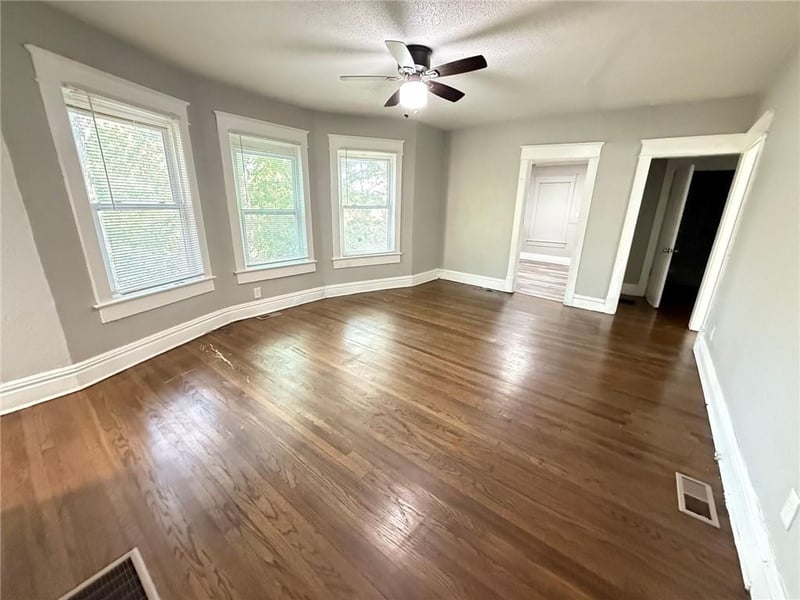 3825 56th St, Kansas City, MO 64130