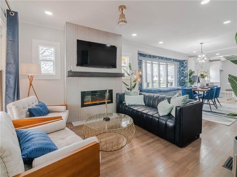 700 43rd St, Kansas City, MO 64110