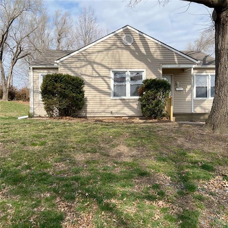 300 9th St, Warrensburg, MO 64093