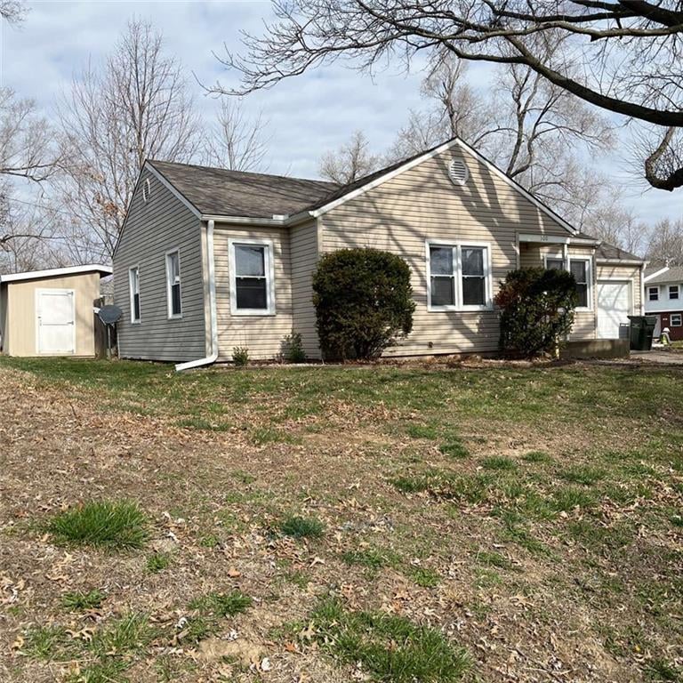 300 9th St, Warrensburg, MO 64093