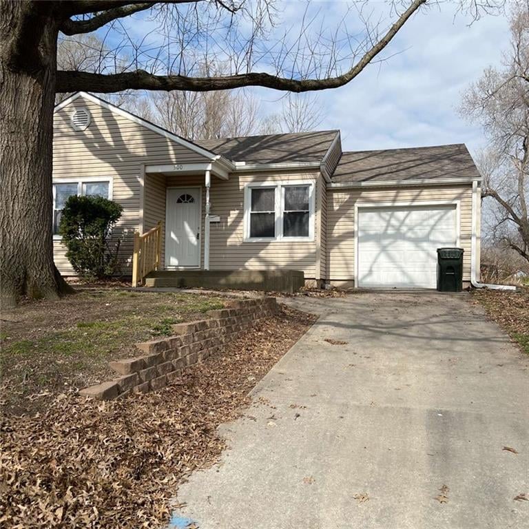 300 9th St, Warrensburg, MO 64093