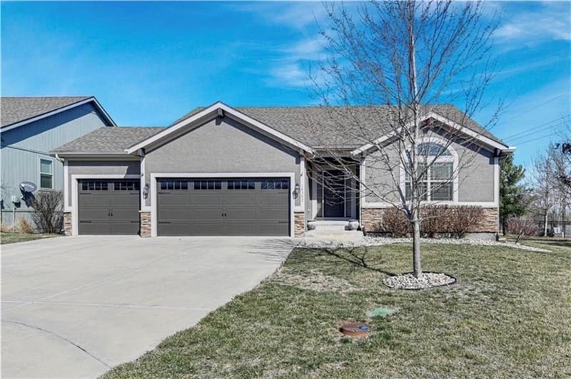 18302 194th Ter, Spring Hill, KS 66083