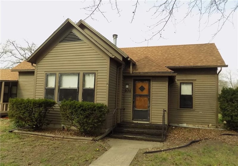 101 Walnut St, Rich Hill, MO 64779
