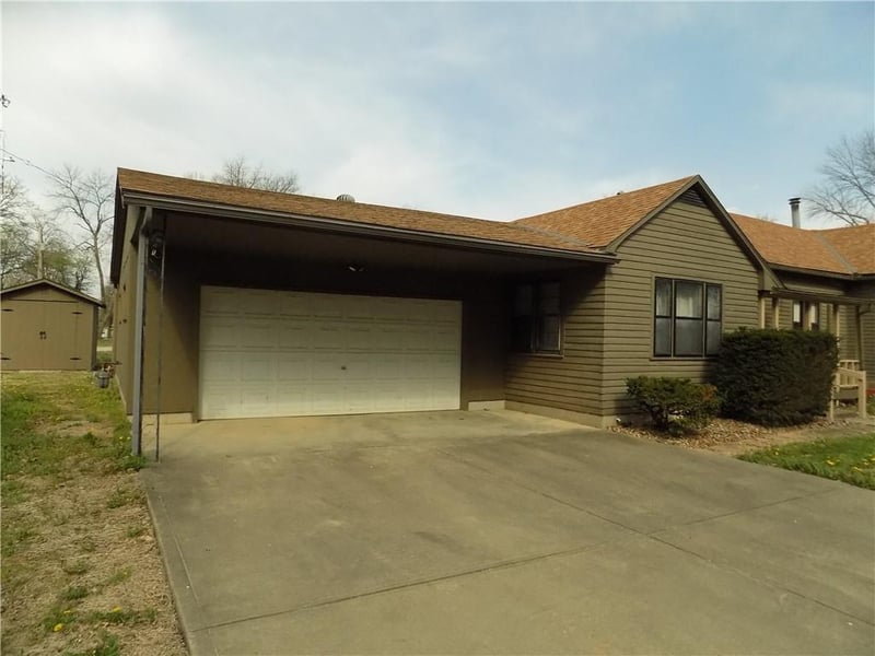 101 Walnut St, Rich Hill, MO 64779