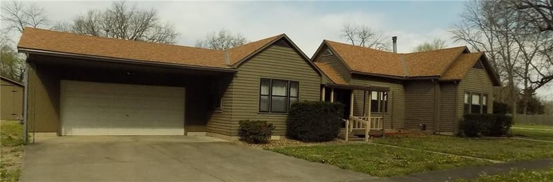 101 Walnut St, Rich Hill, MO 64779