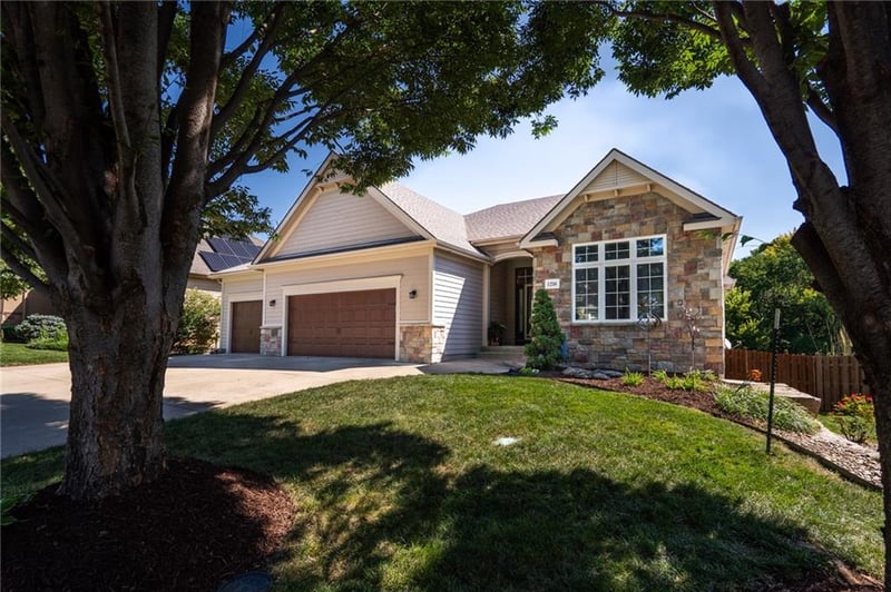 1216 Waverly Dr, Lawrence, KS 66049