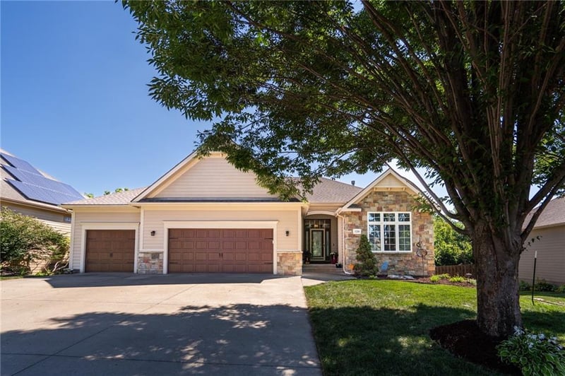 1216 Waverly Dr, Lawrence, KS 66049