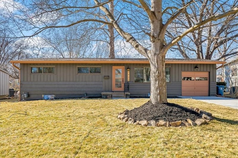 7932 Windsor St, Prairie Village, KS 66208