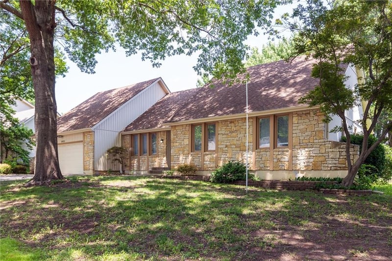 1912 NW Manor Dr, Blue Springs, MO 64014