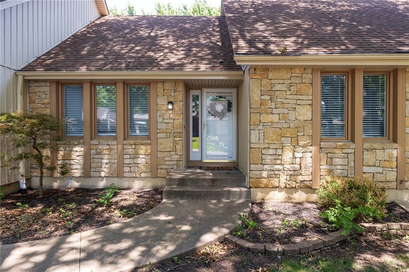 1912 NW Manor Dr, Blue Springs, MO 64014