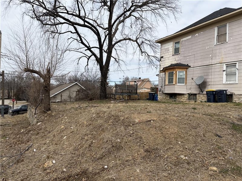 2744 Spruce Ave, Kansas City, MO 64128