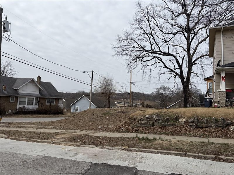 2744 Spruce Ave, Kansas City, MO 64128