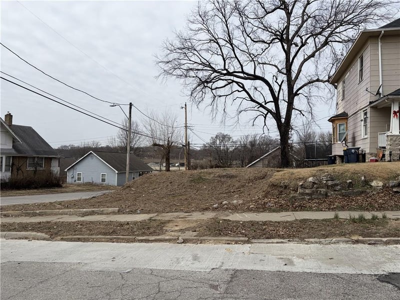 2744 Spruce Ave, Kansas City, MO 64128