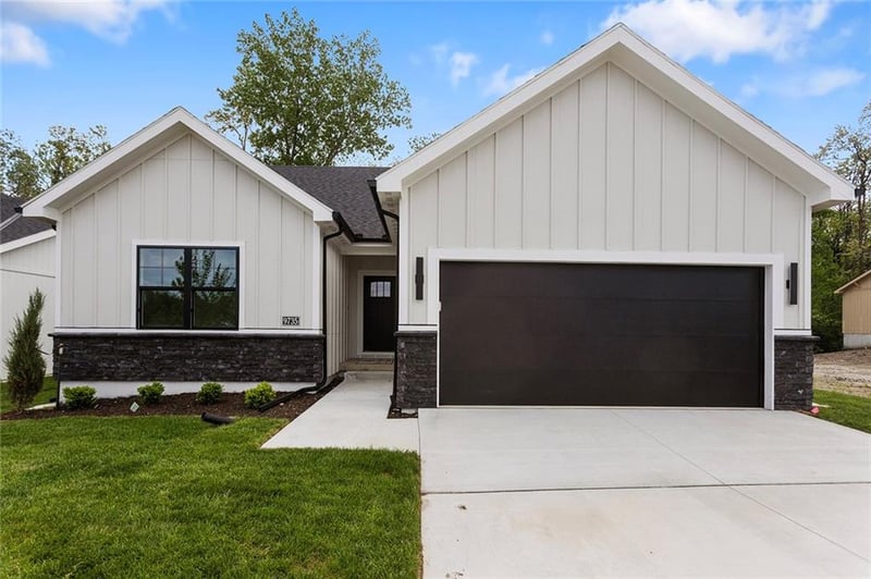 9735 Lucerne Ave, Kansas City, MO 64153