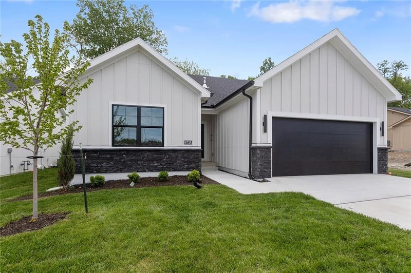 9735 Lucerne Ave, Kansas City, MO 64153