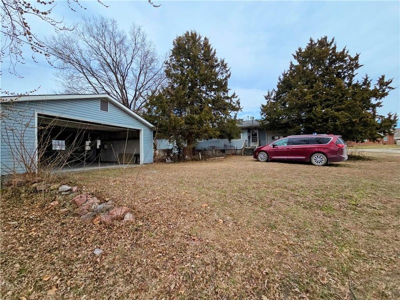321 Elm St, Nortonville, KS 66060