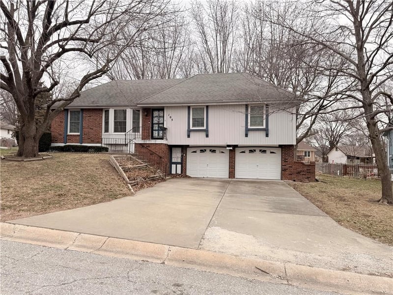 105 Landcaster Dr, Raymore, MO 64083