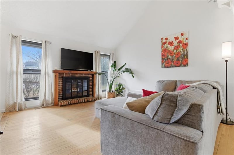 5737 London Ave, Kansas City, MO 64151