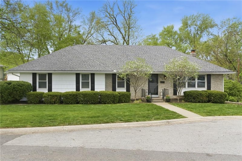 912 100th Ter, Kansas City, MO 64114