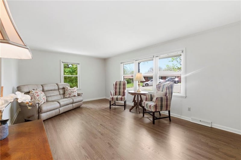 912 100th Ter, Kansas City, MO 64114