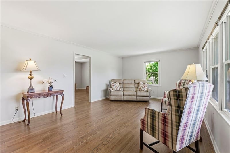 912 100th Ter, Kansas City, MO 64114