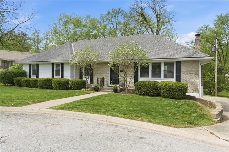 912 100th Ter, Kansas City, MO 64114