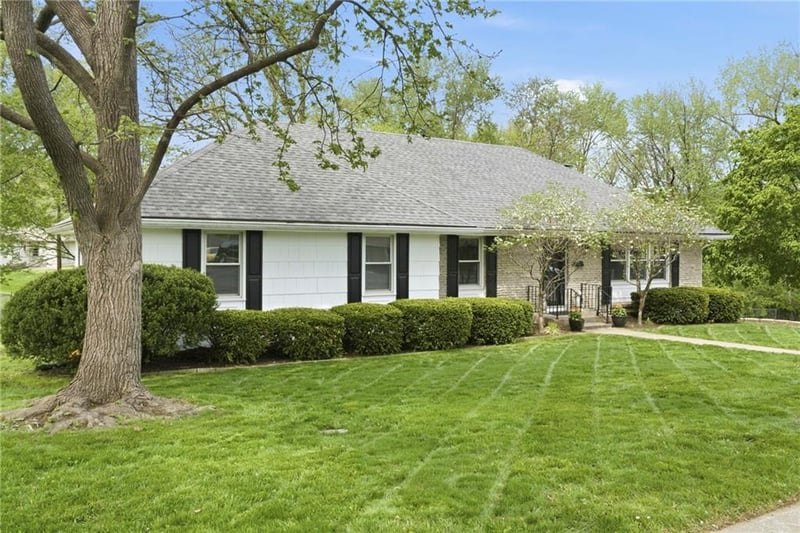 912 100th Ter, Kansas City, MO 64114