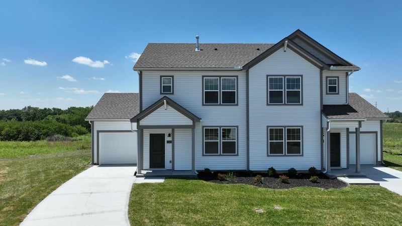 12400 Acacia Dr, Lee's Summit, MO 64086