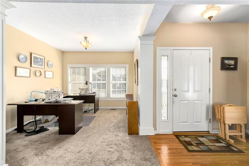 1108 Hoke Dr, Lee's Summit, MO 64081