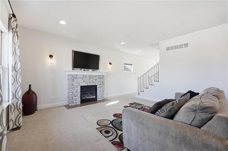 12629 Charlotte St, Kansas City, MO 64146