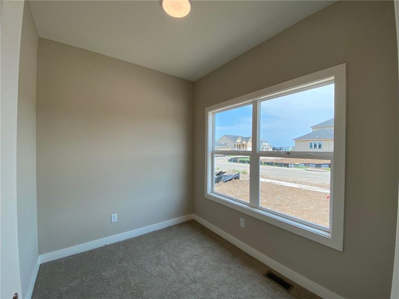 19362 Skyview Ln, Spring Hill, KS 66083