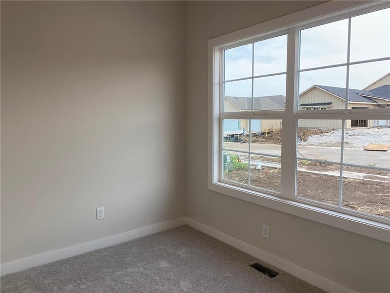 19338 Skyview Ln, Spring Hill, KS 66083