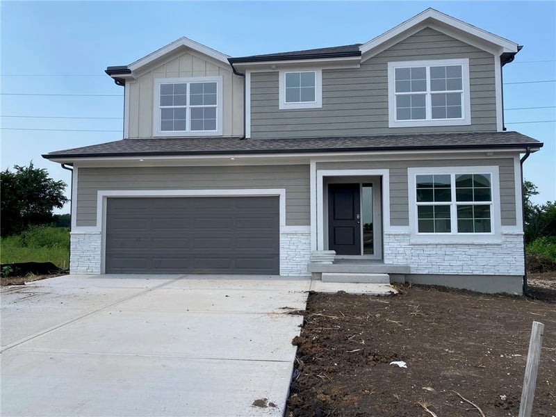 19338 Skyview Ln, Spring Hill, KS 66083