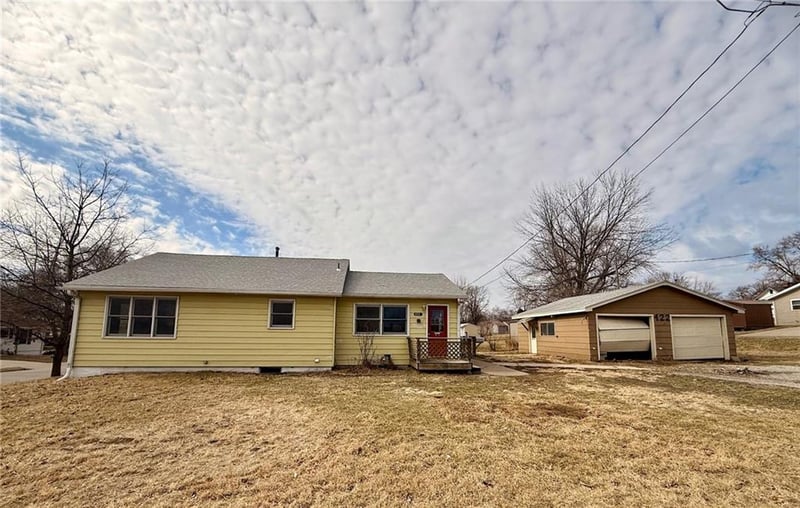 422 S Laura St, Maryville, MO 64468