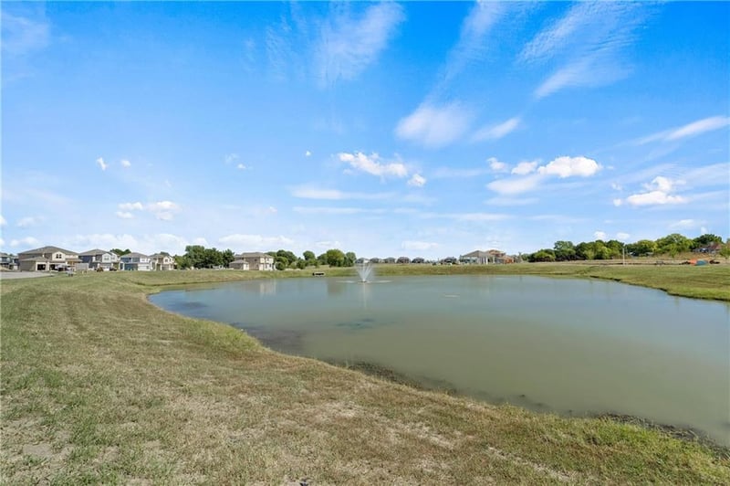 16917 Brentwood St, Olathe, KS 66062