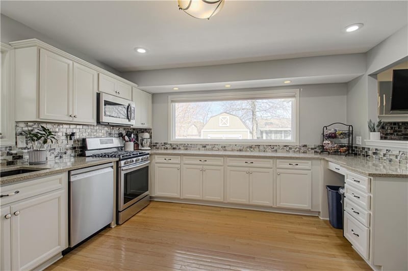 10501 Forest Ave, Kansas City, MO 64155